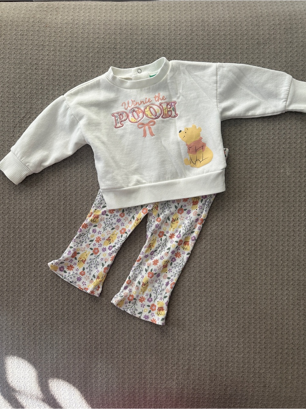 Winnie the Pooh Girls White Pullover Set with Floral Pants